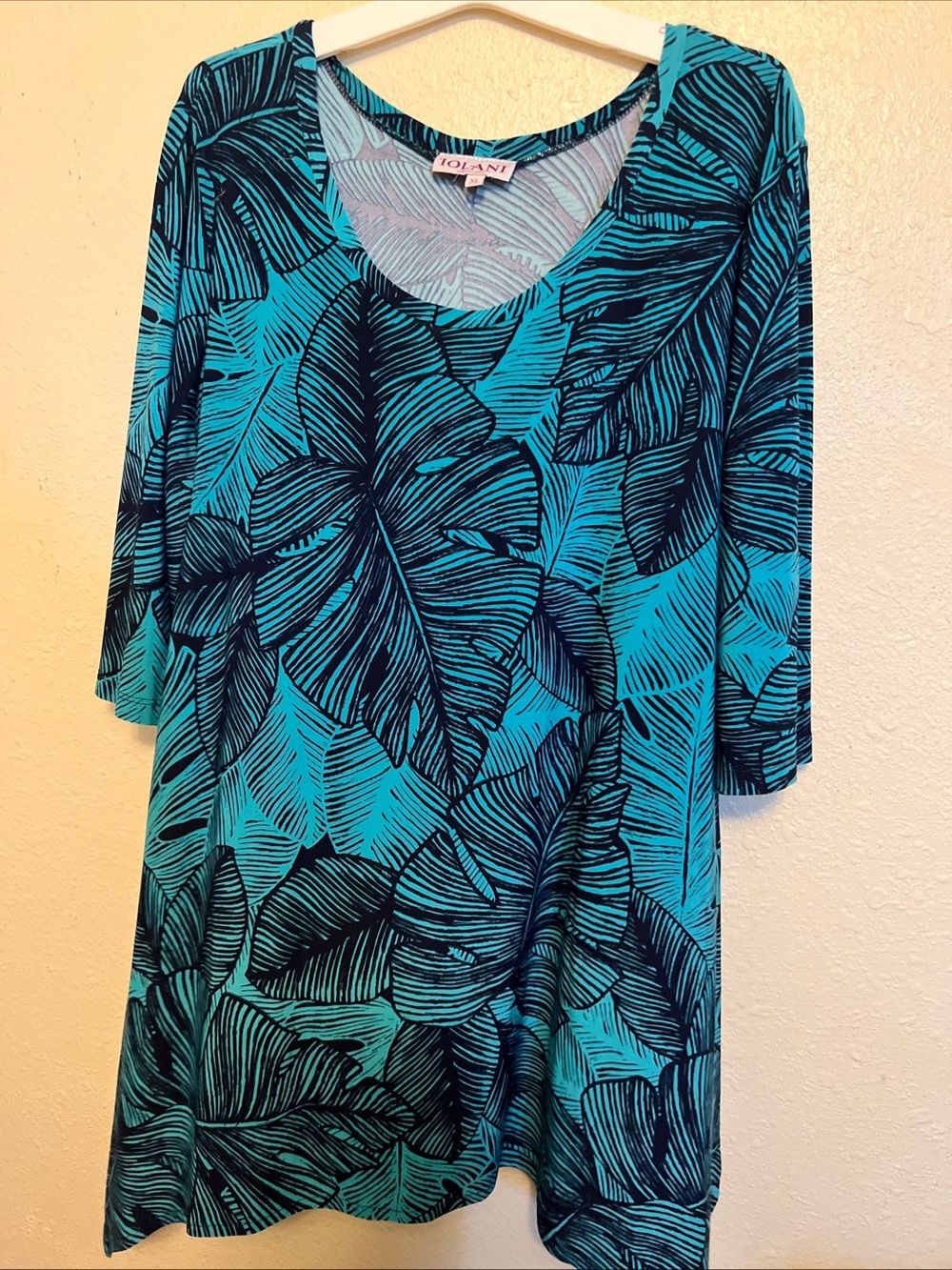Iolani Made in Hawaii Teal and Navy Tropical Leaf Tunic Top